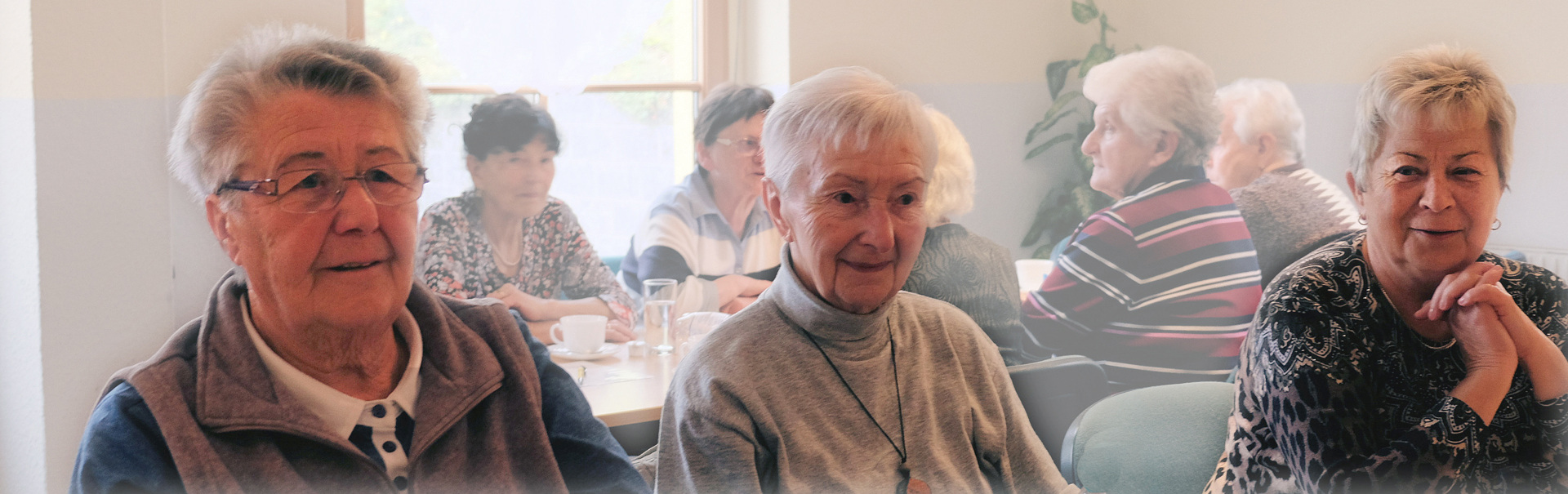 drei Frauen beim Seniorentreffen