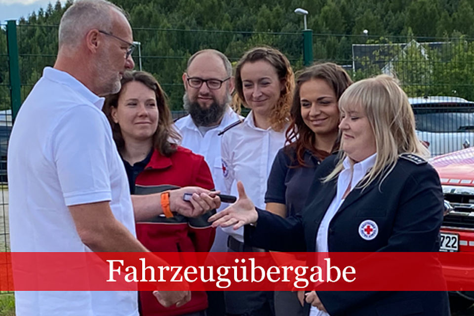 Übergabe Fahrzeugschlüssel an Staffelleiterin