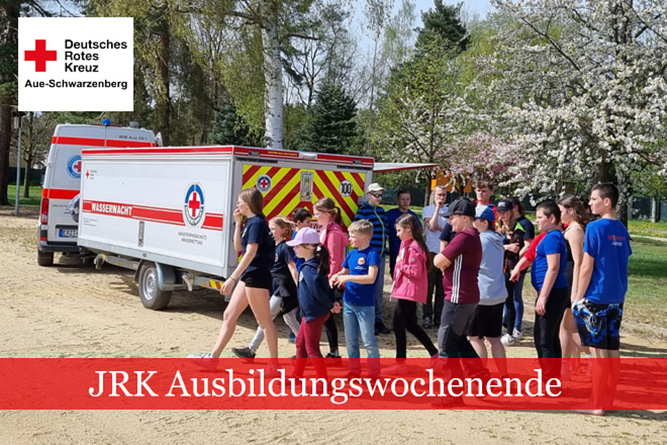 Impressionen JRK Ausbildungswochenende - Besichtigung Gerätewagen Wasserrettung